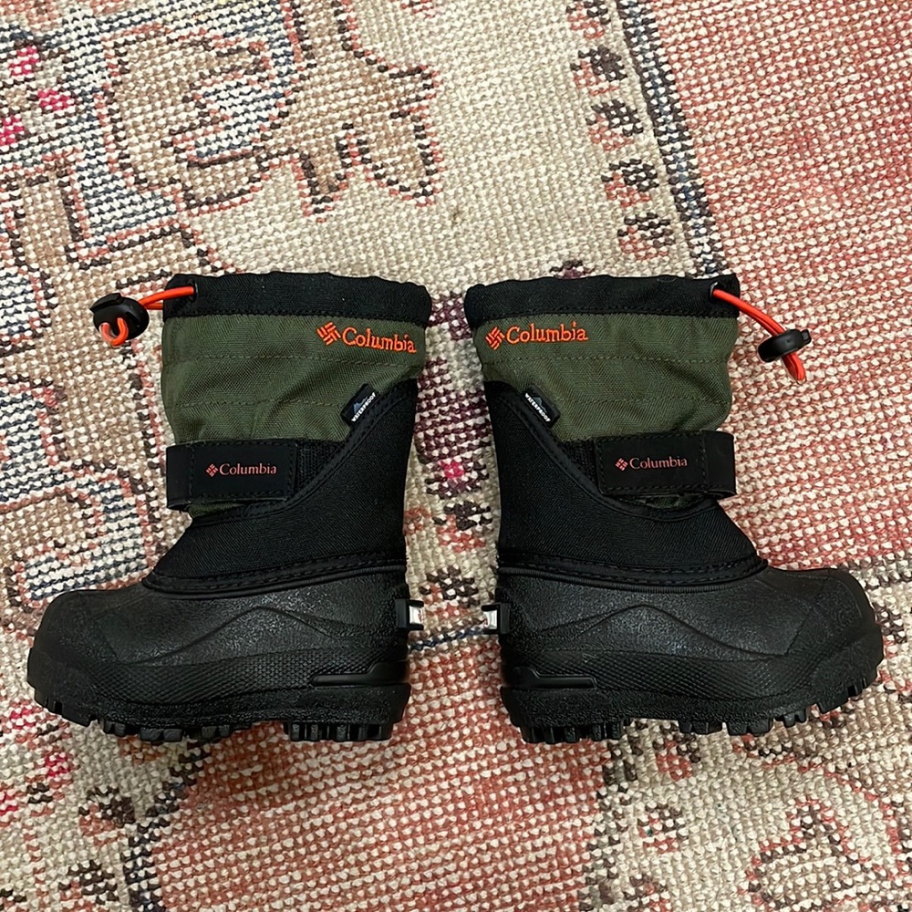 NWOT.  Columbia Toddler Snowboots (size 5)